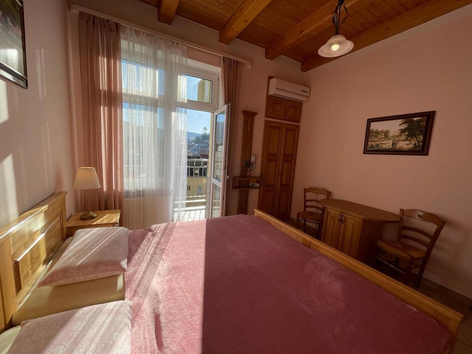 Appartment centrum Karlovy Vary Extérieur photo